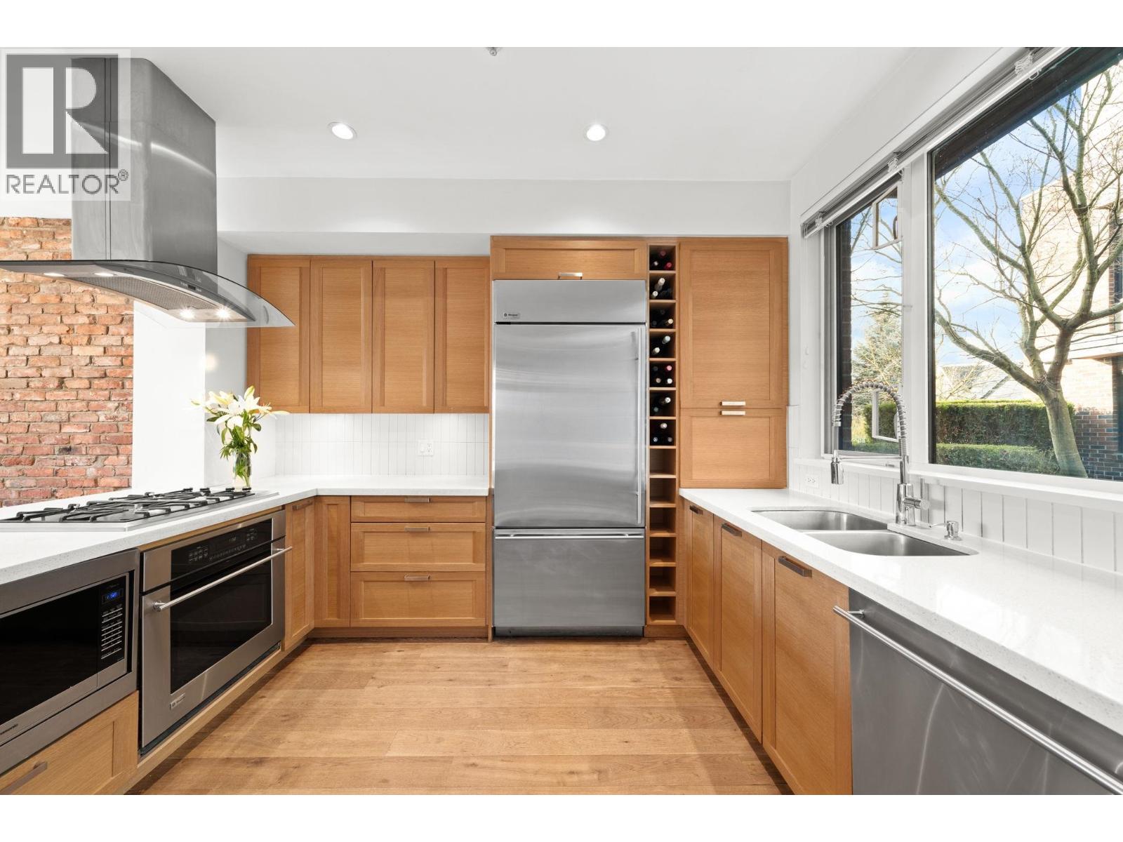 28 230 SALTER STREET