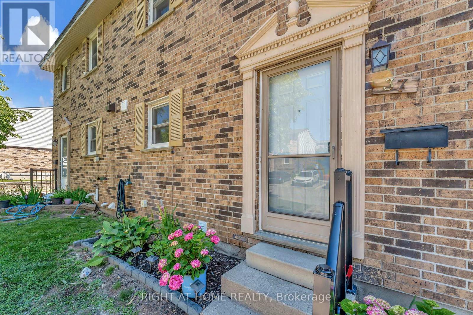 37 - 175 CEDAR STREET