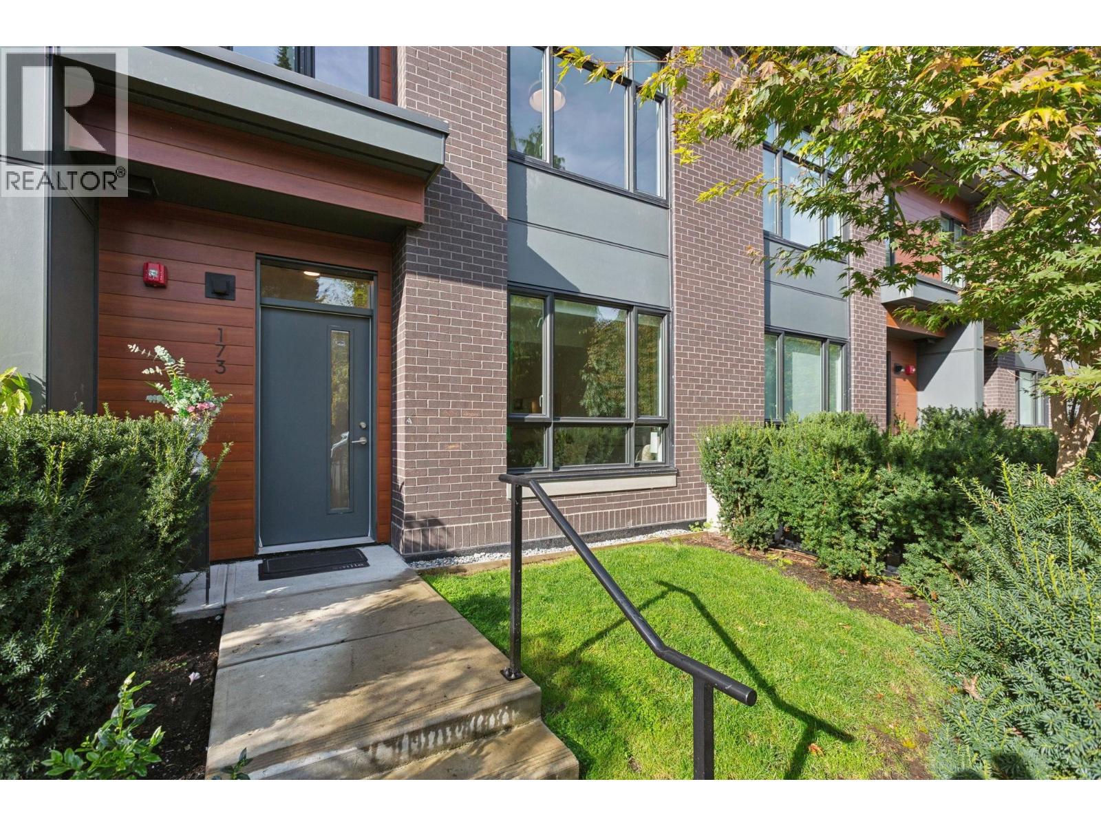 173 2035 GLENAIRE DRIVE