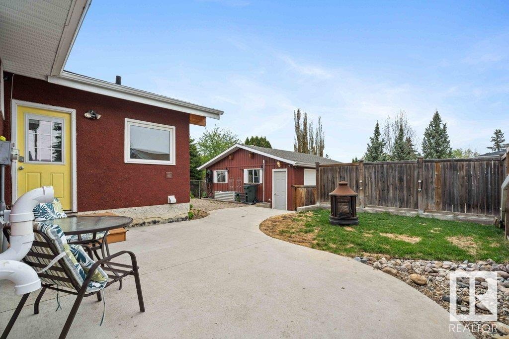 11 BROOKWOOD PL