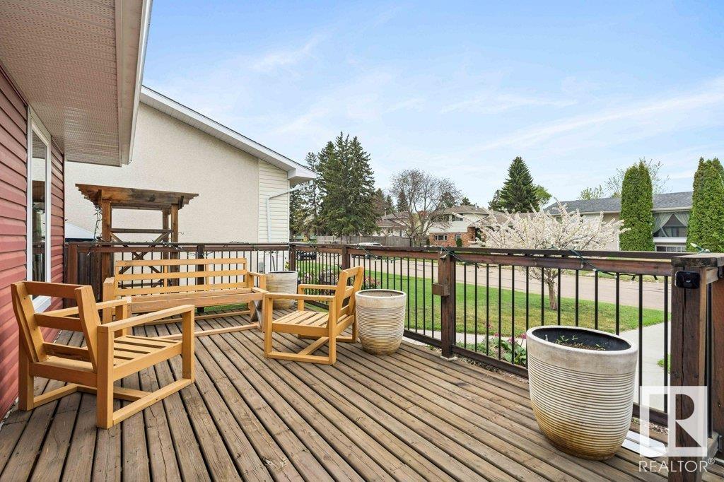 11 BROOKWOOD PL
