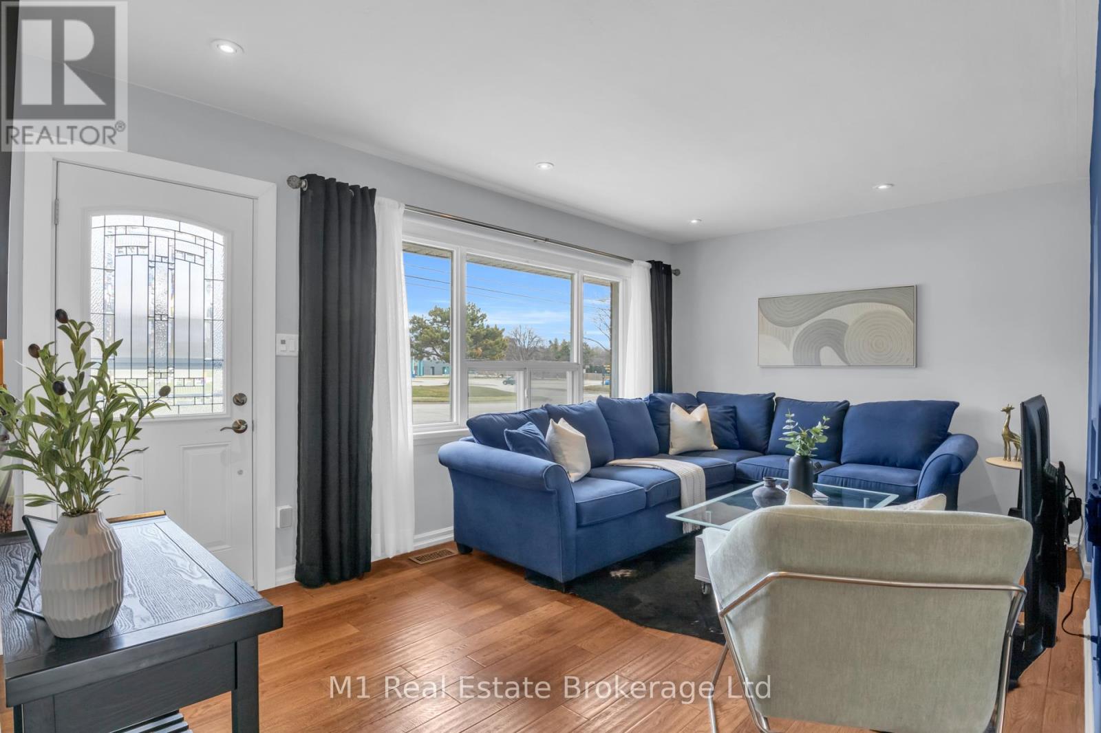 148 VICTORIA ROAD N