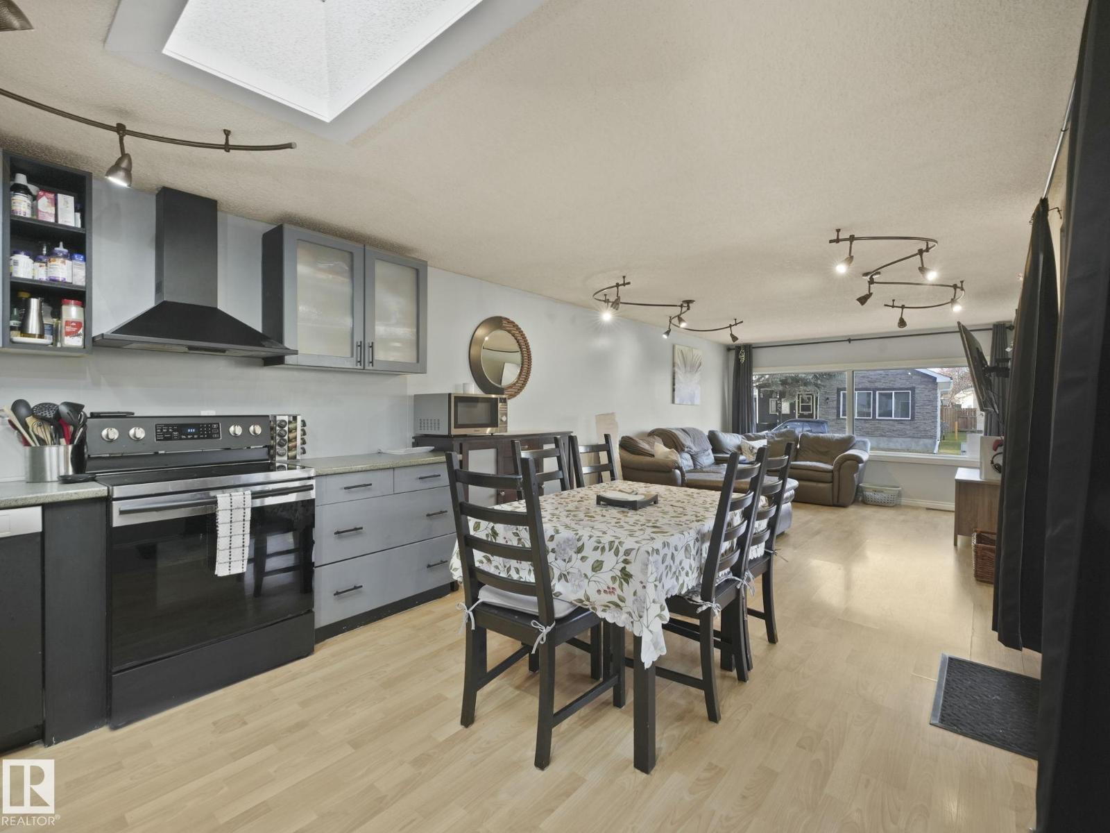429 Westview CL NW