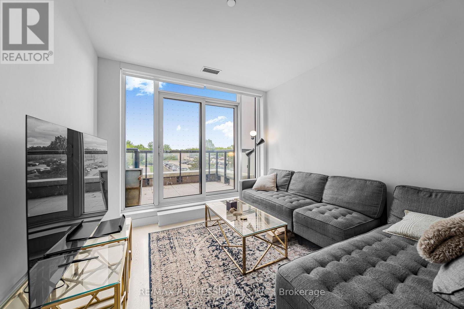 407 - 30 INN THE PARK DRIVE