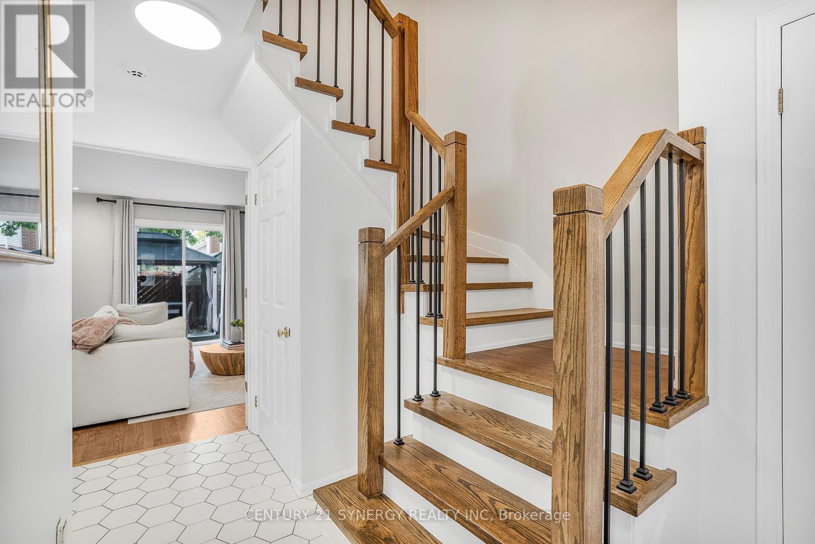 1395 LAURIN CRESCENT