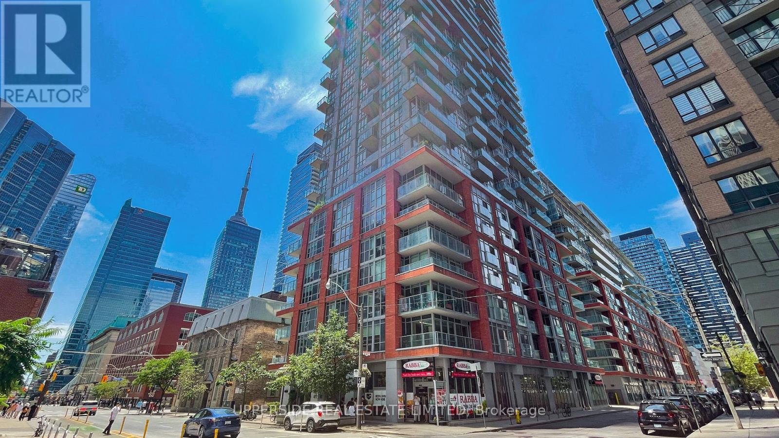 607 - 126 SIMCOE STREET
