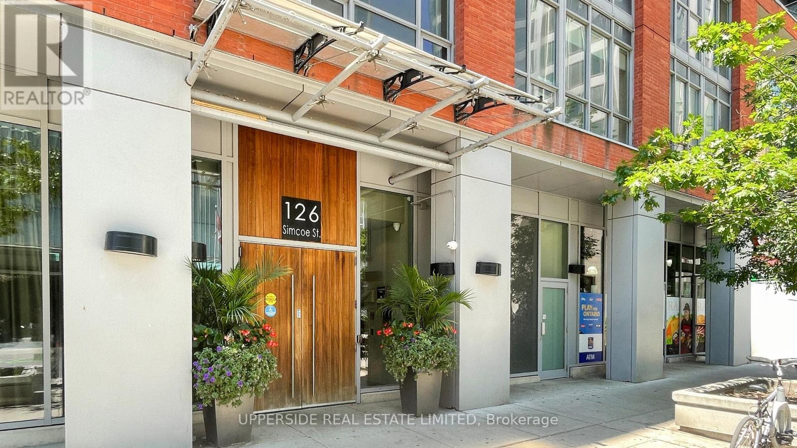 607 - 126 SIMCOE STREET