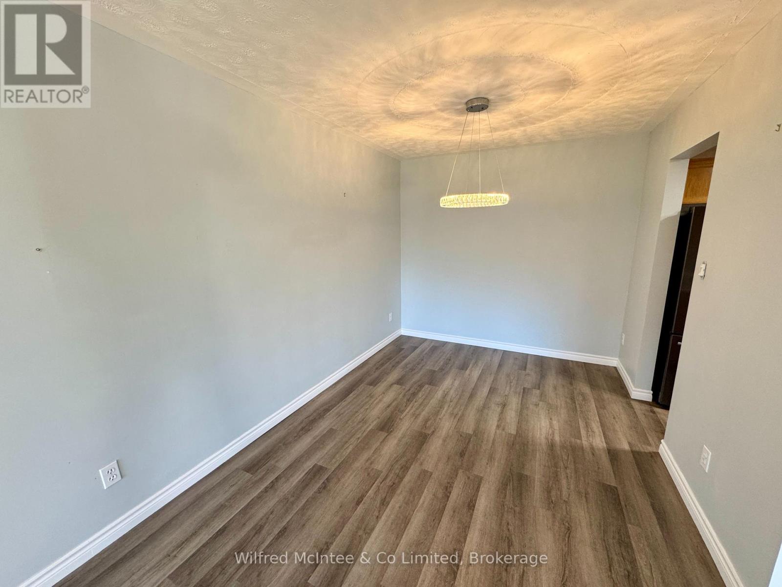 305 - 225 HINKS STREET