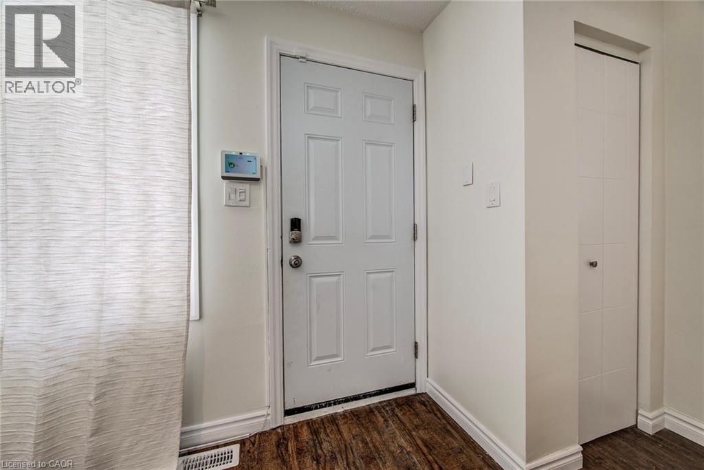 164 JANSEN Avenue Unit# 15