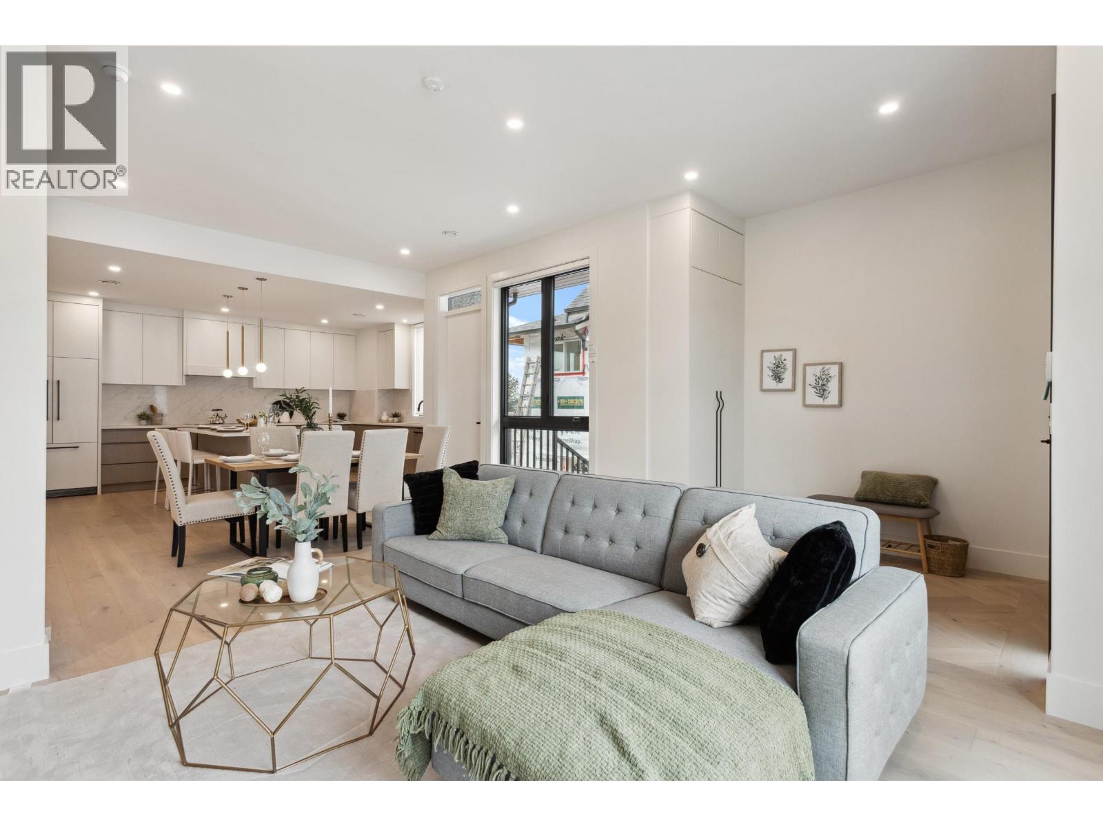 101 1038 DELESTRE AVENUE