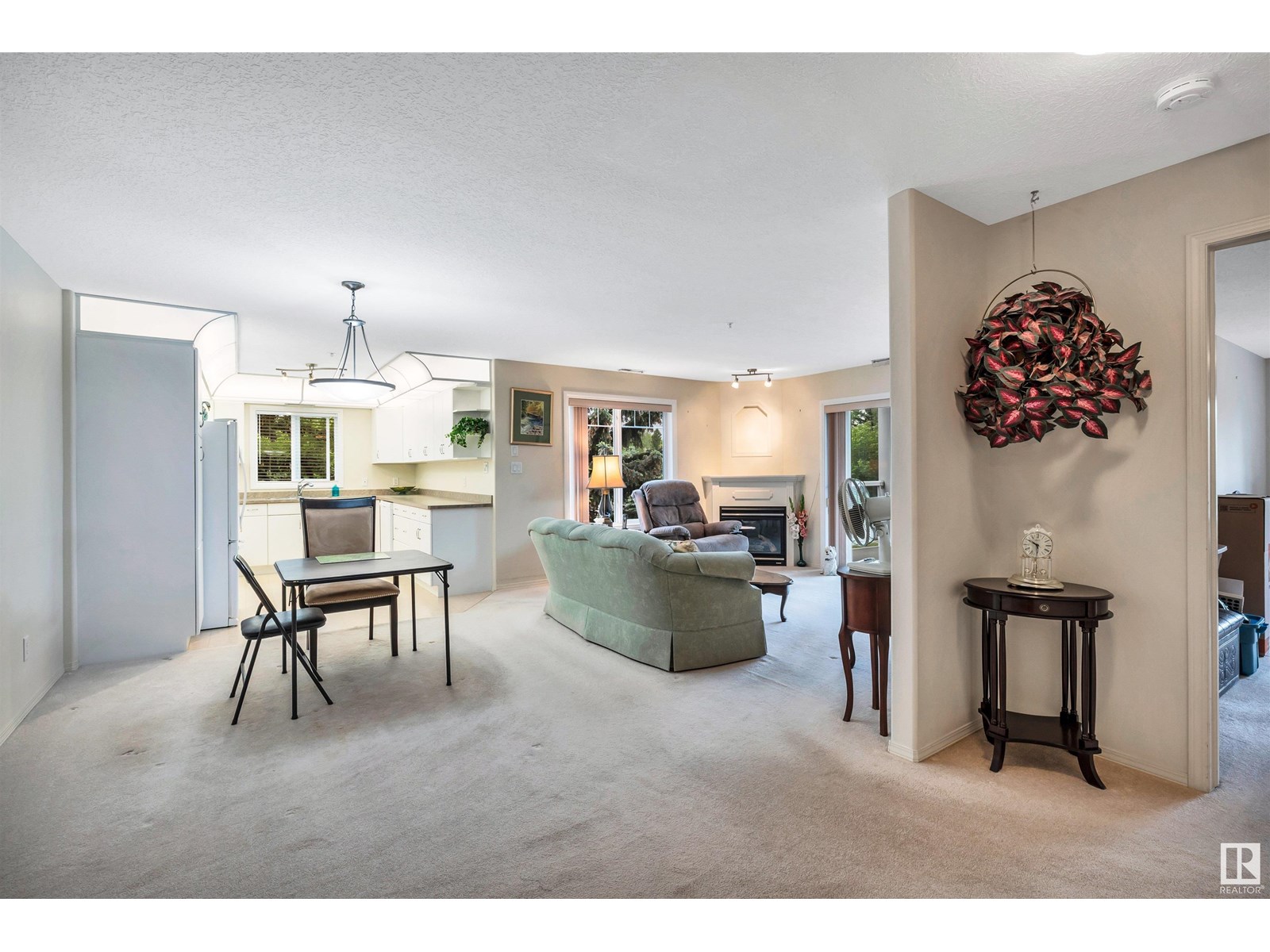 #302 78A MCKENNEY AV