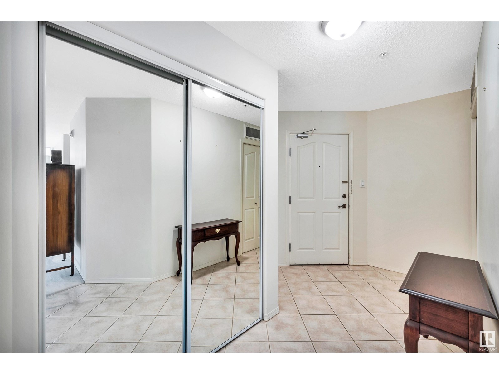 #302 78A MCKENNEY AV