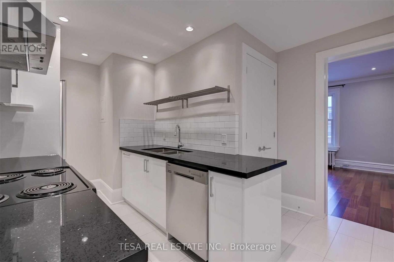 2ND FLOOR - 648 BATHURST STREET