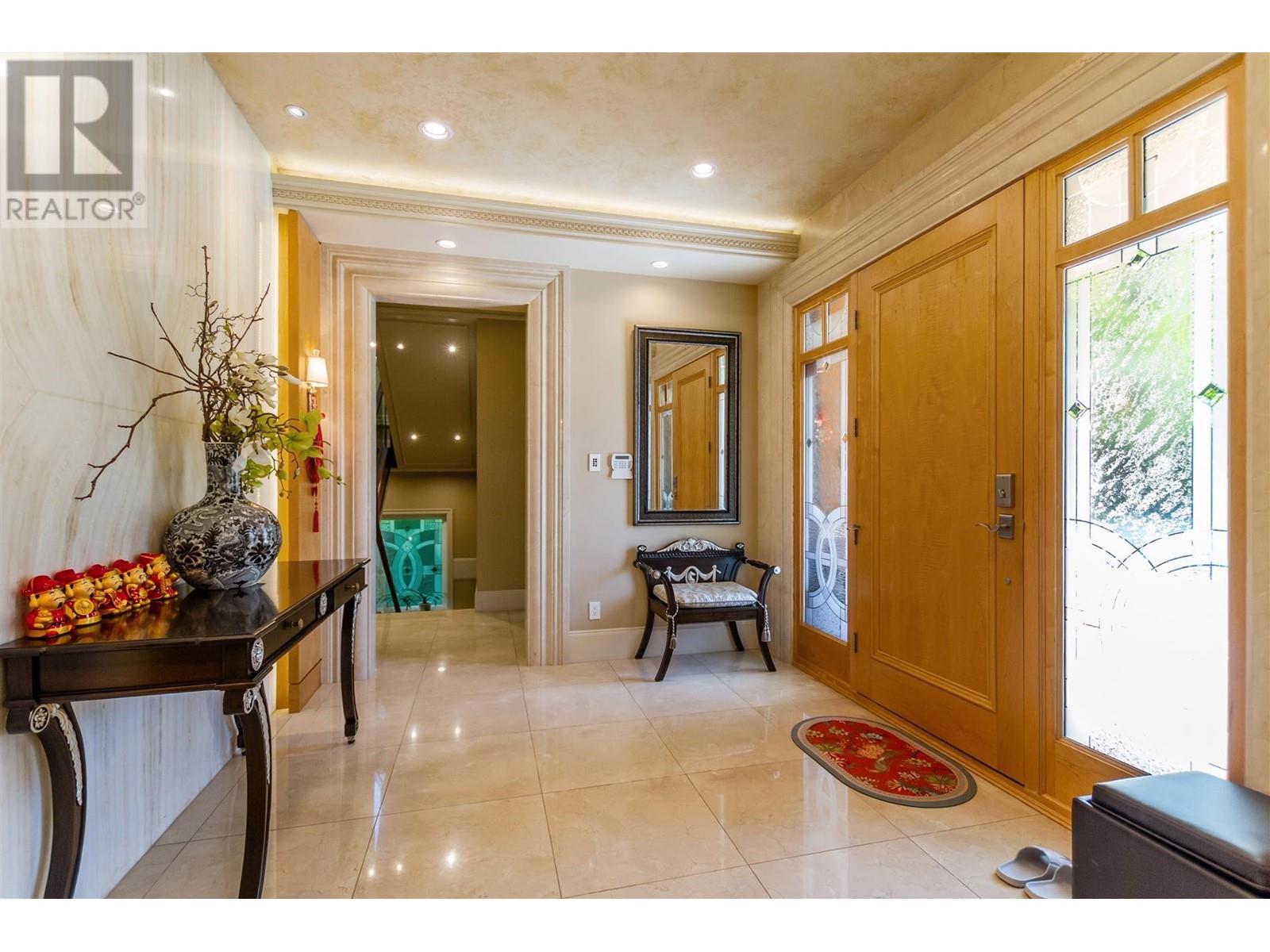 4239 PINE CRESCENT