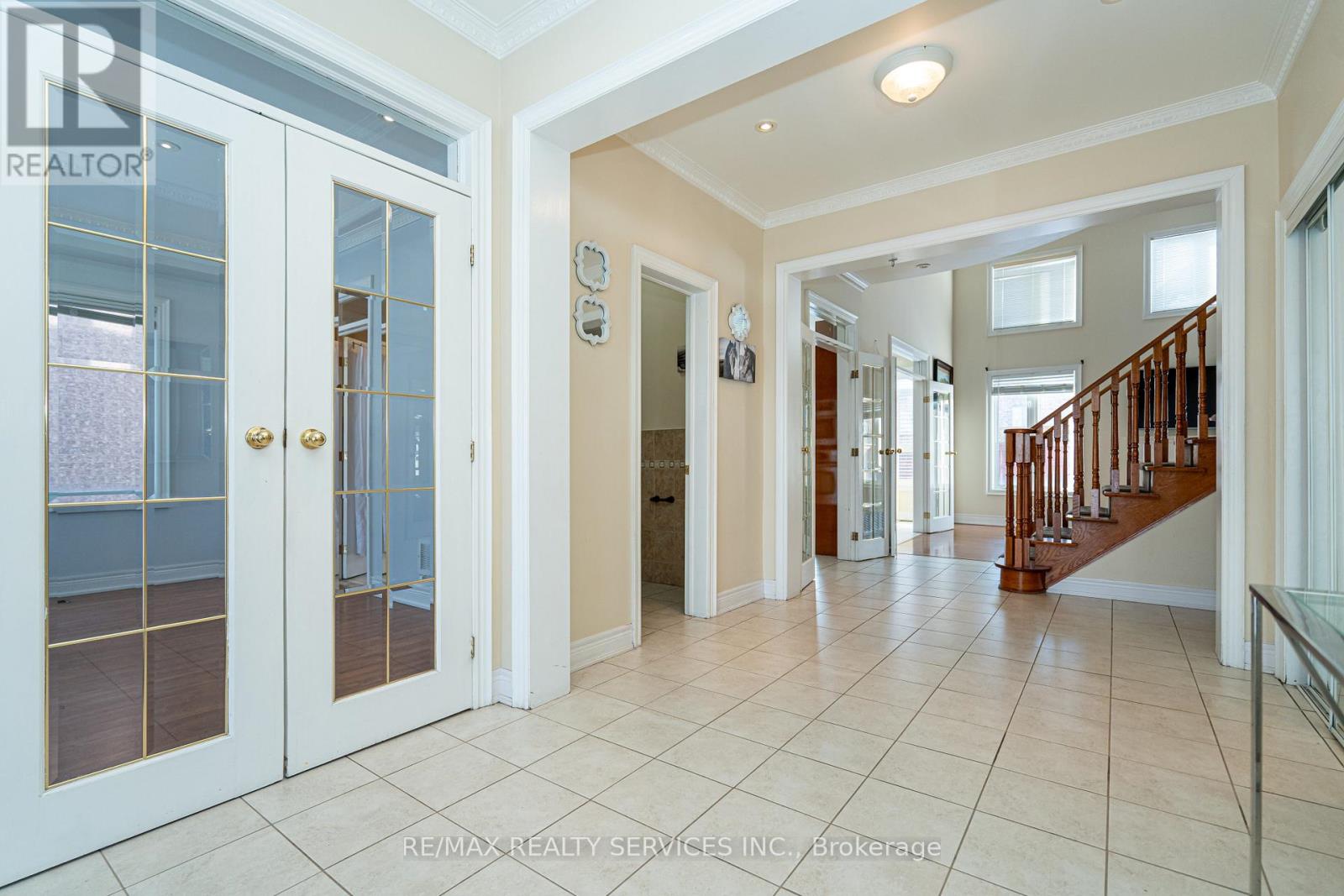 52 MOUNT ROYAL CIRCLE