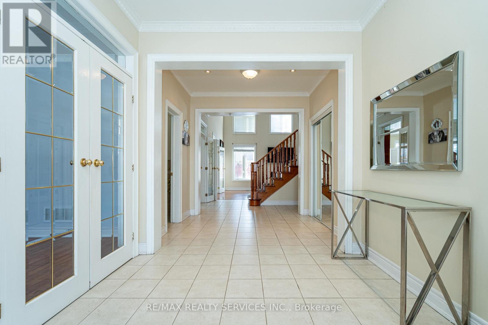 52 MOUNT ROYAL CIRCLE