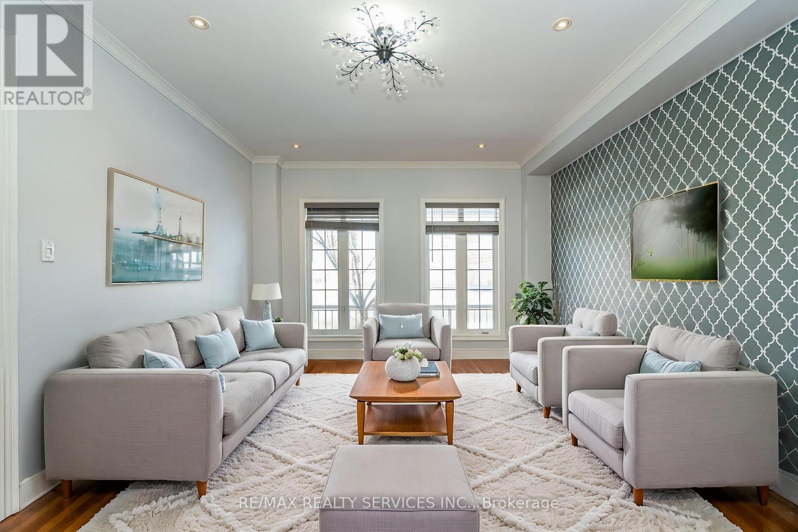 52 MOUNT ROYAL CIRCLE