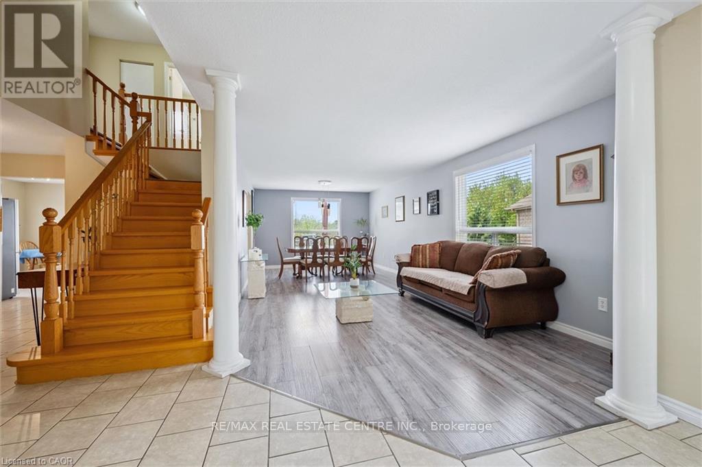 24 BUCKTHORN CRESCENT