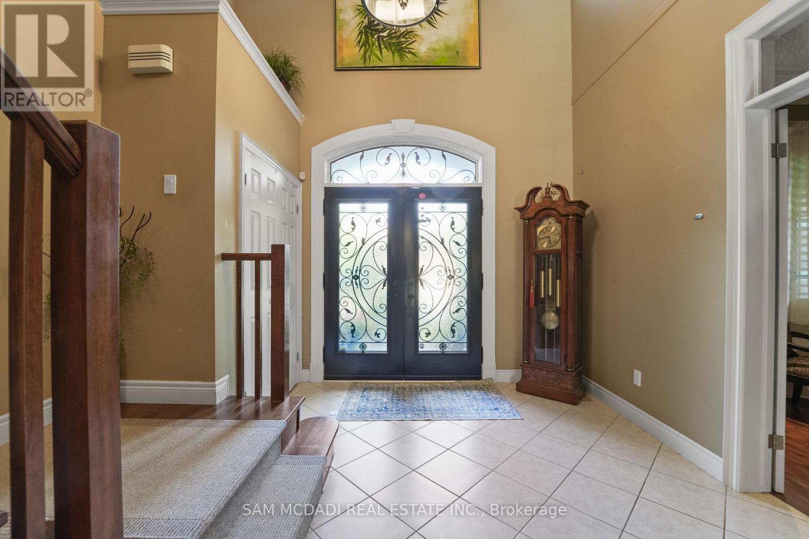 32 PENNSYLVANIA CRESCENT