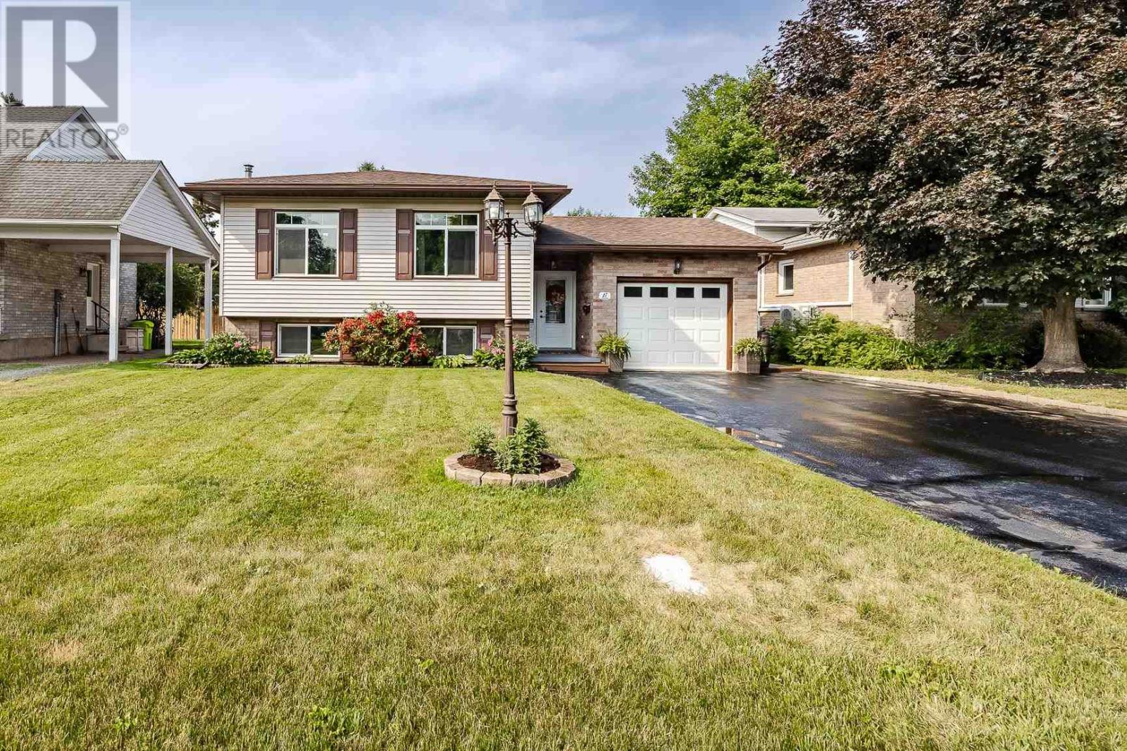 Photo 1 of 50 — 17 Adrian DR, Sault Ste. Marie, ON P6A4W8