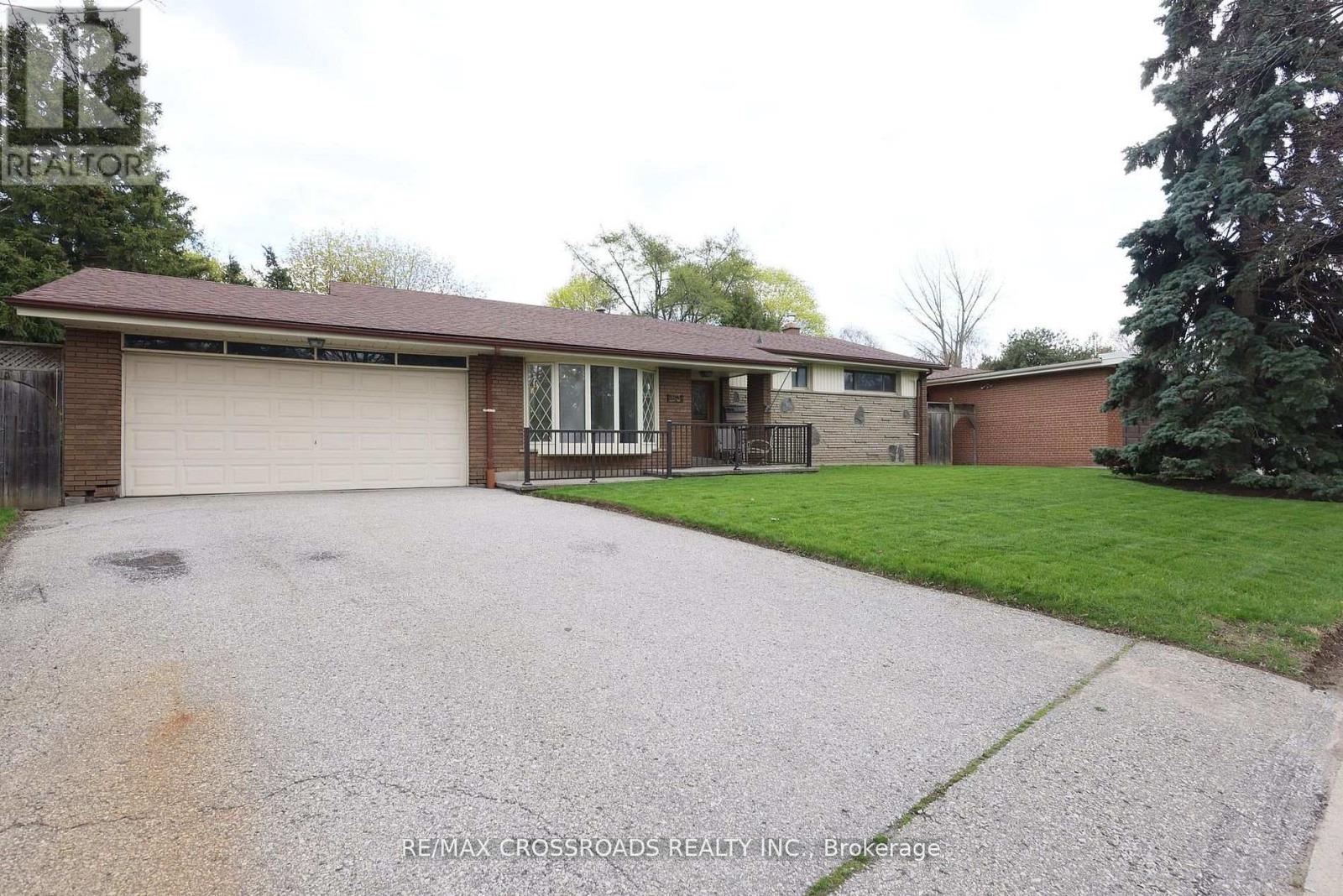 Photo 1 of 49 — 83 PEGASUS TRAIL, Toronto (Woburn), ON M1G3N8