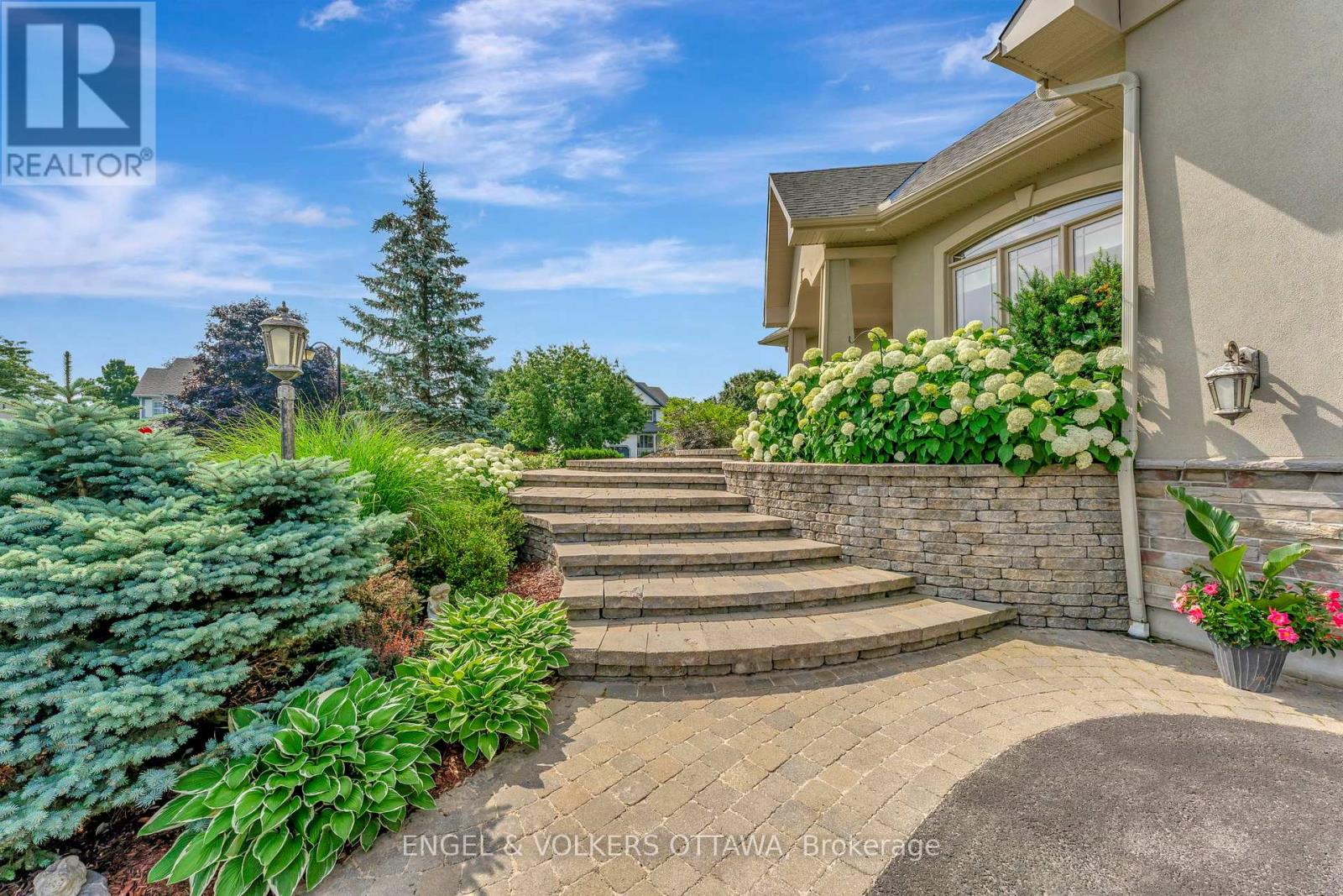 2 BEECHGROVE GARDENS