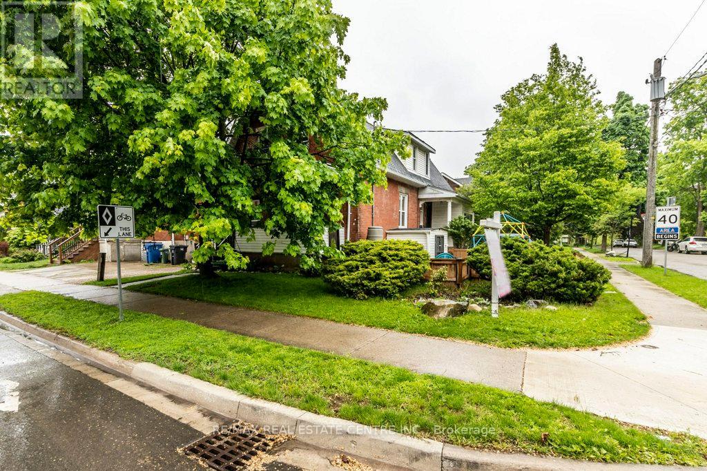 599 WOOLWICH STREET