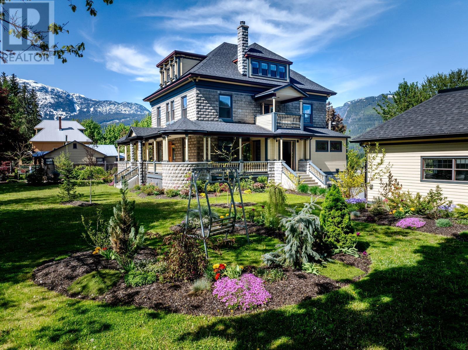 805 & 815 Mackenzie Avenue