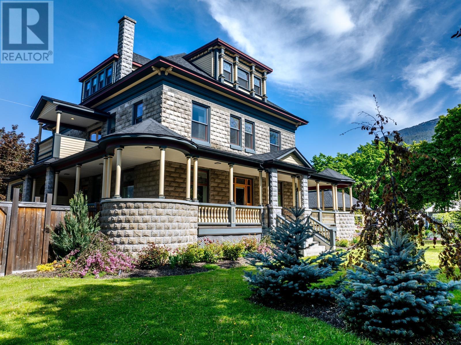 805 & 815 Mackenzie Avenue