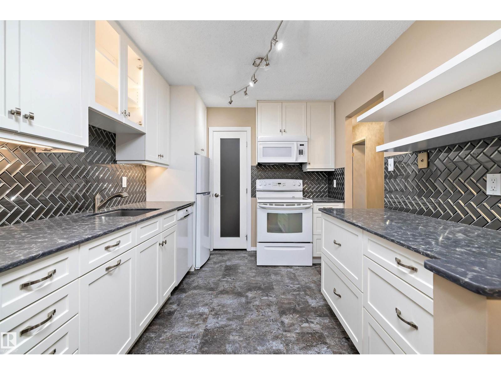 2326 151 AV NW