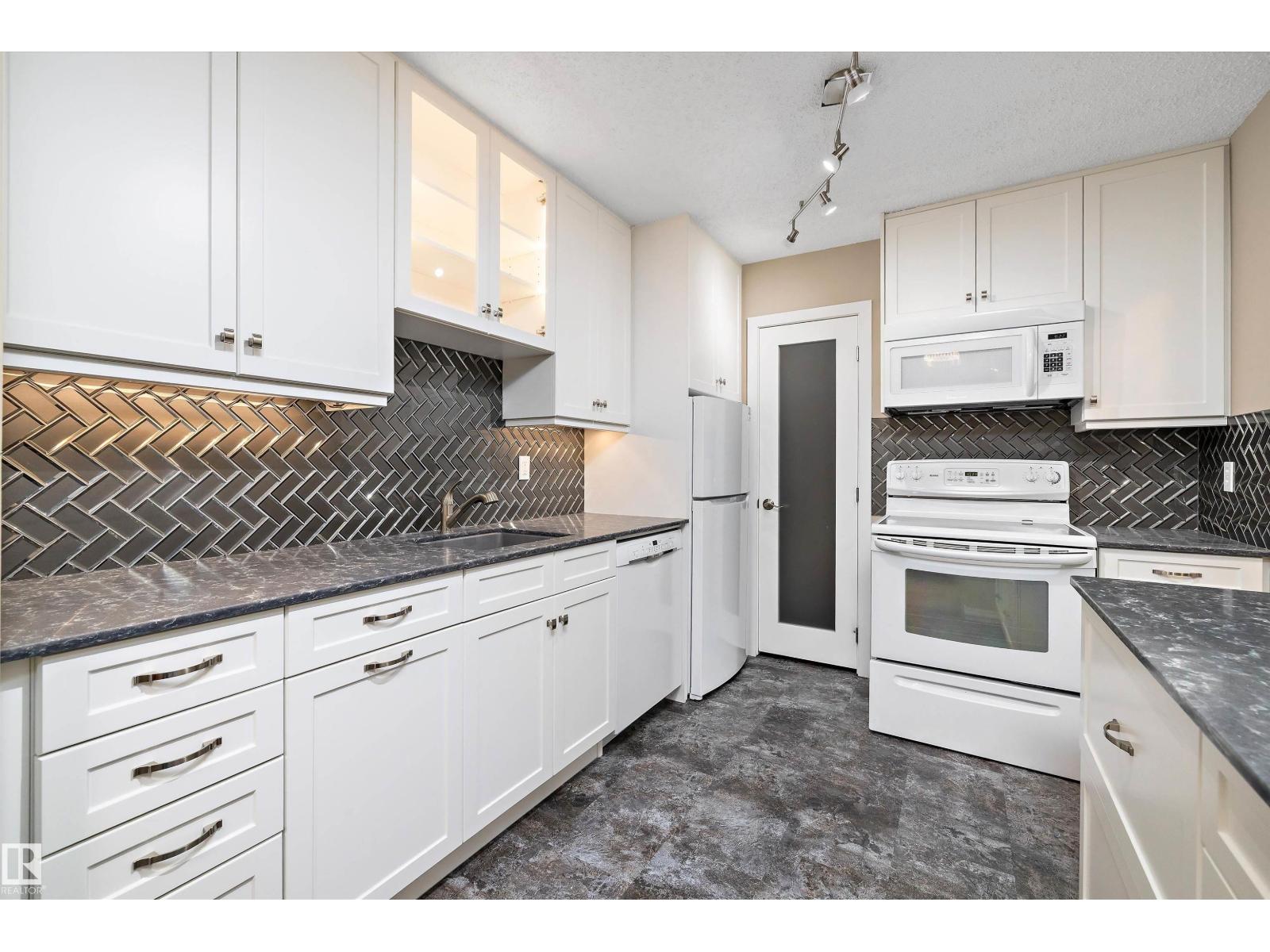 2326 151 AV NW