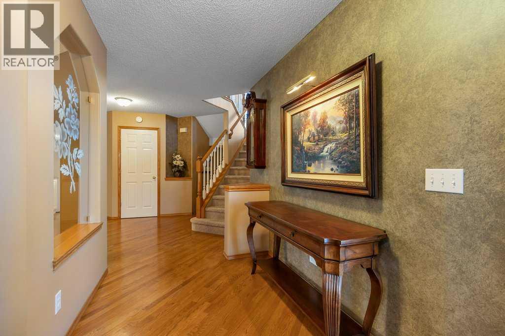 123 Valley Glen Bay NW