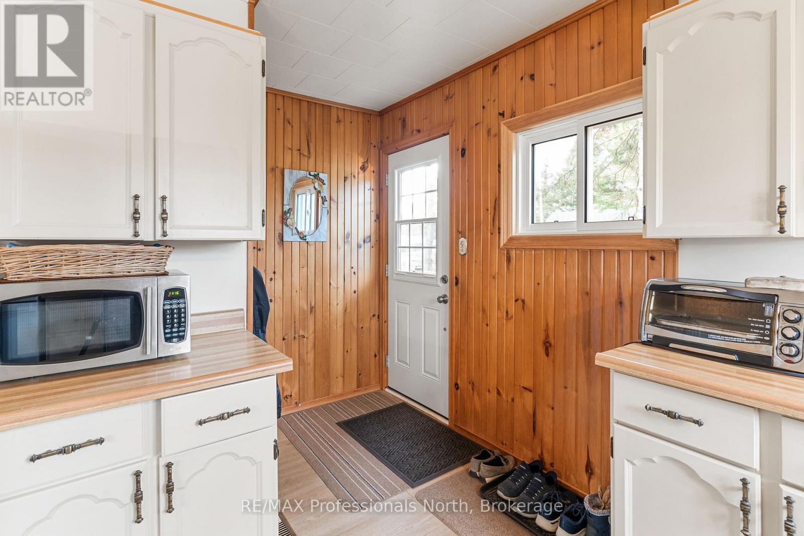 2195 LOOP ROAD