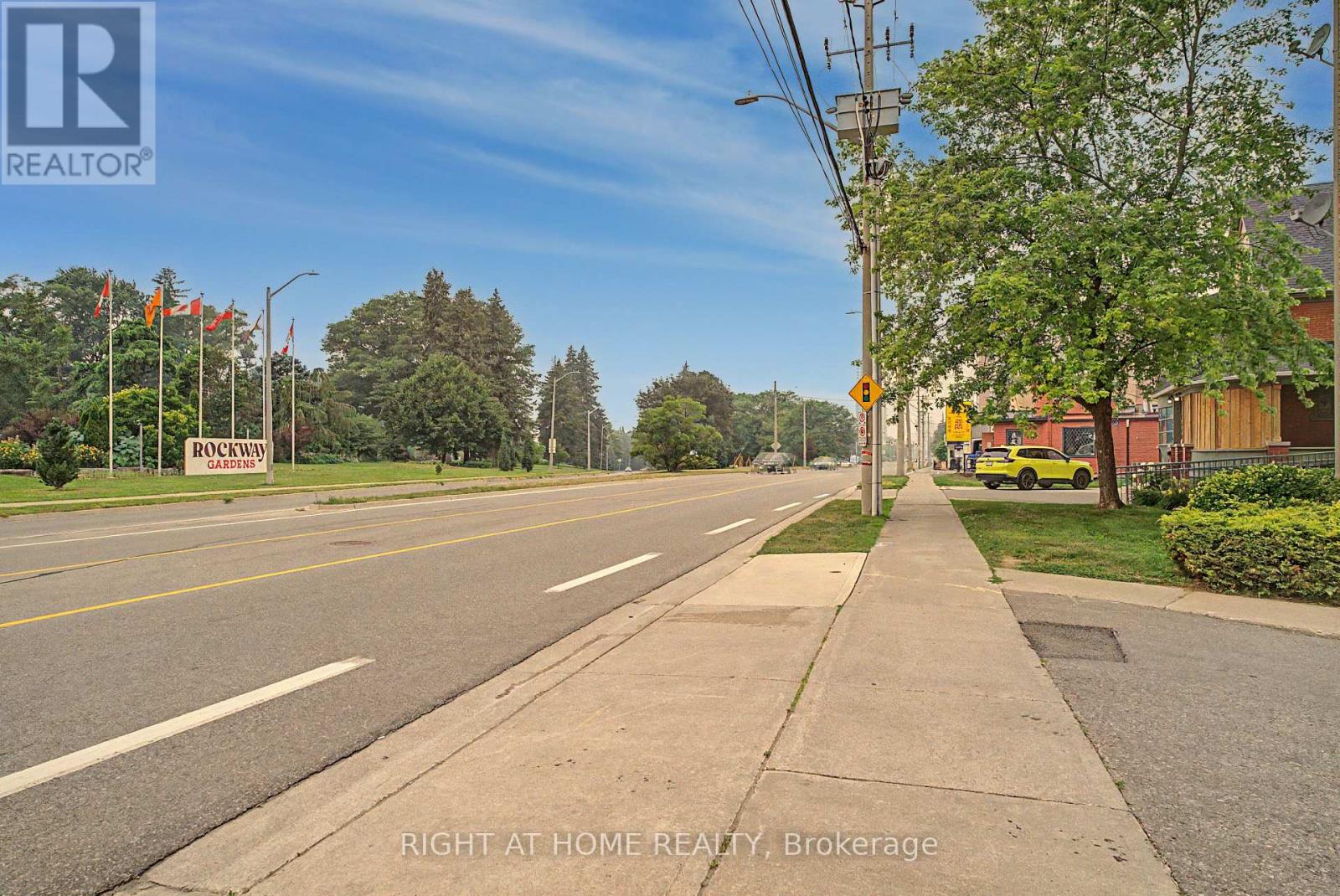 403 - 1522 KING STREET E