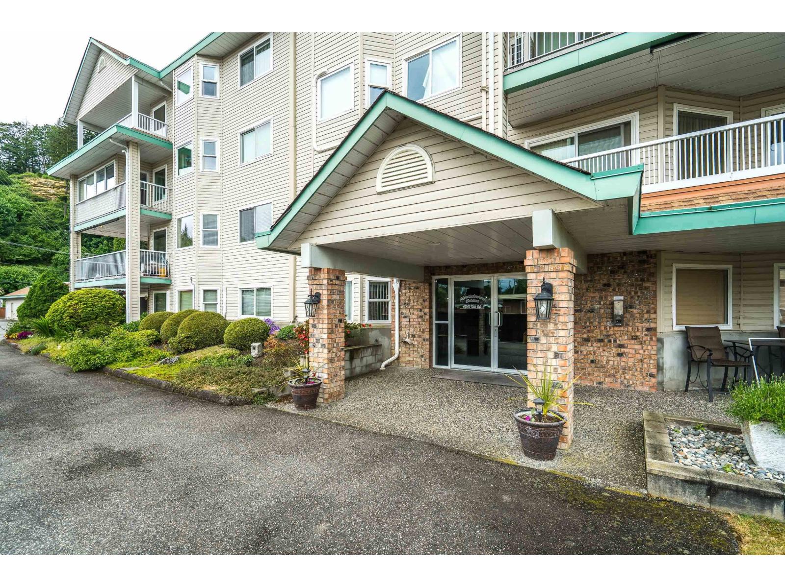 104 46966 YALE ROAD|Chilliwack Proper East