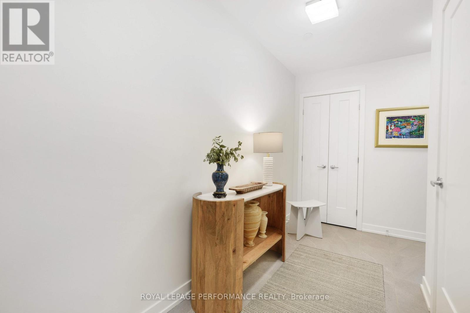 301 - 570 DE MAZENOD AVENUE