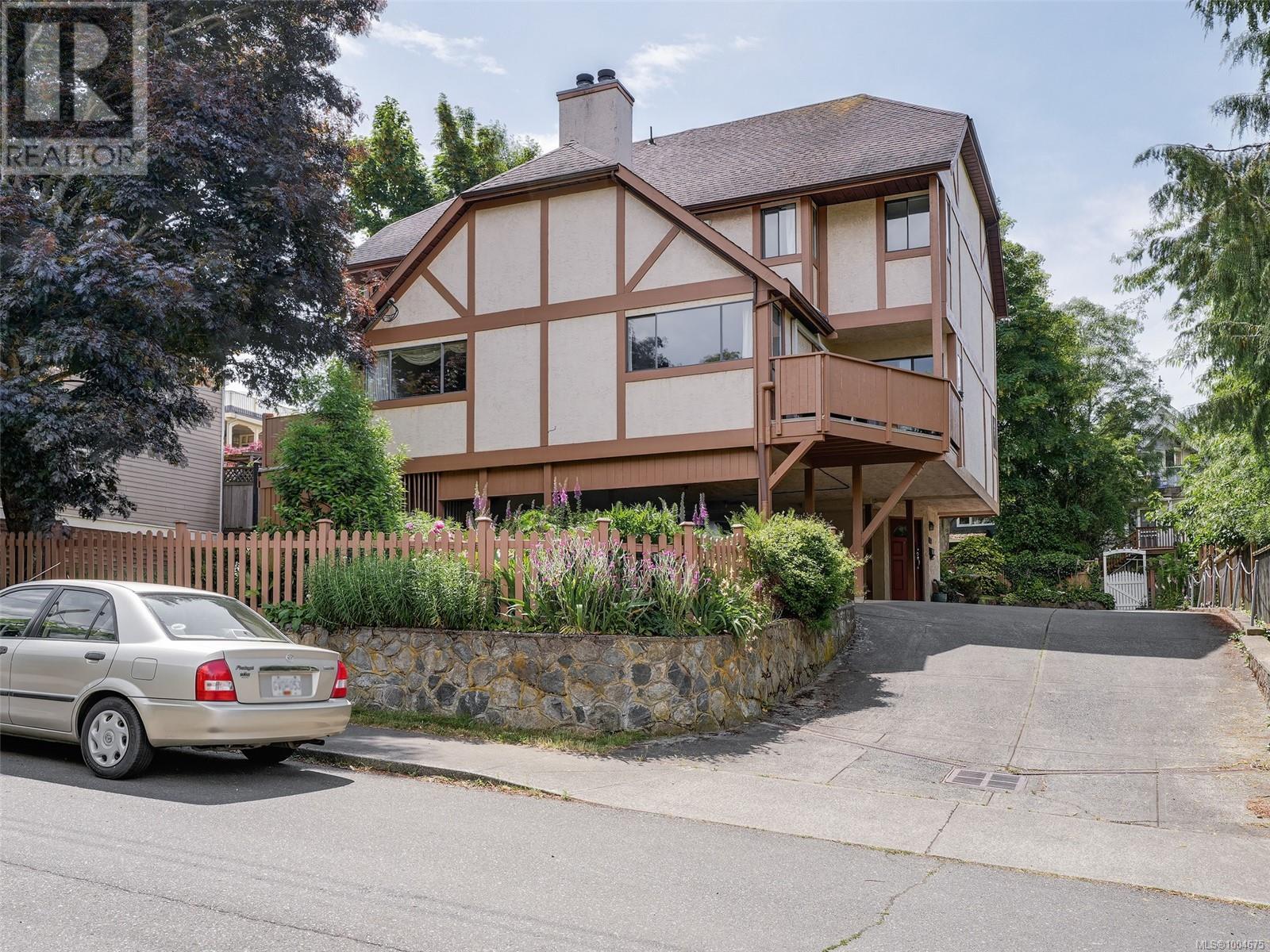 1335 Rudlin St