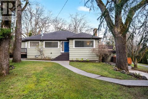 3511 Salsbury Way Saanich BC V8P3K7