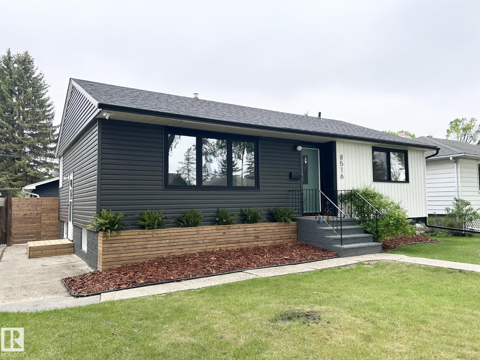 8516 64 AV NW