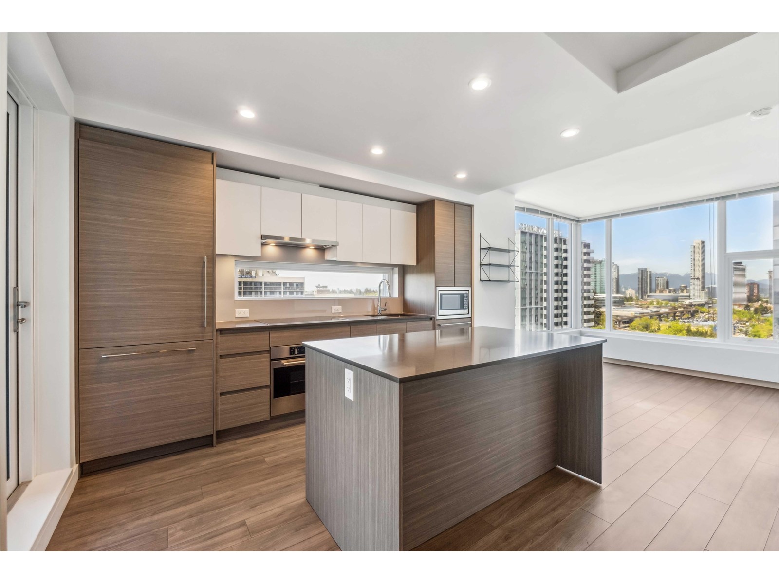 1504 13615 FRASER HIGHWAY