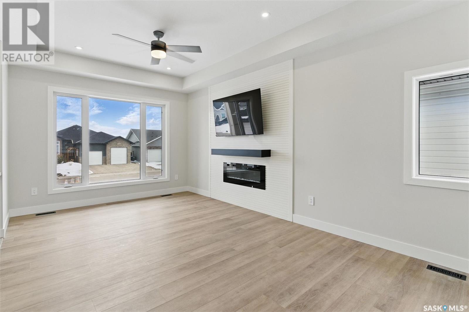 602 Weir CRESCENT