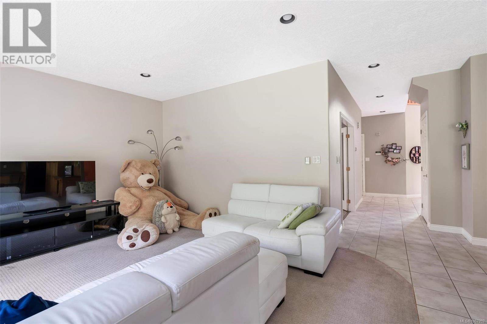 4248 Oakview Close