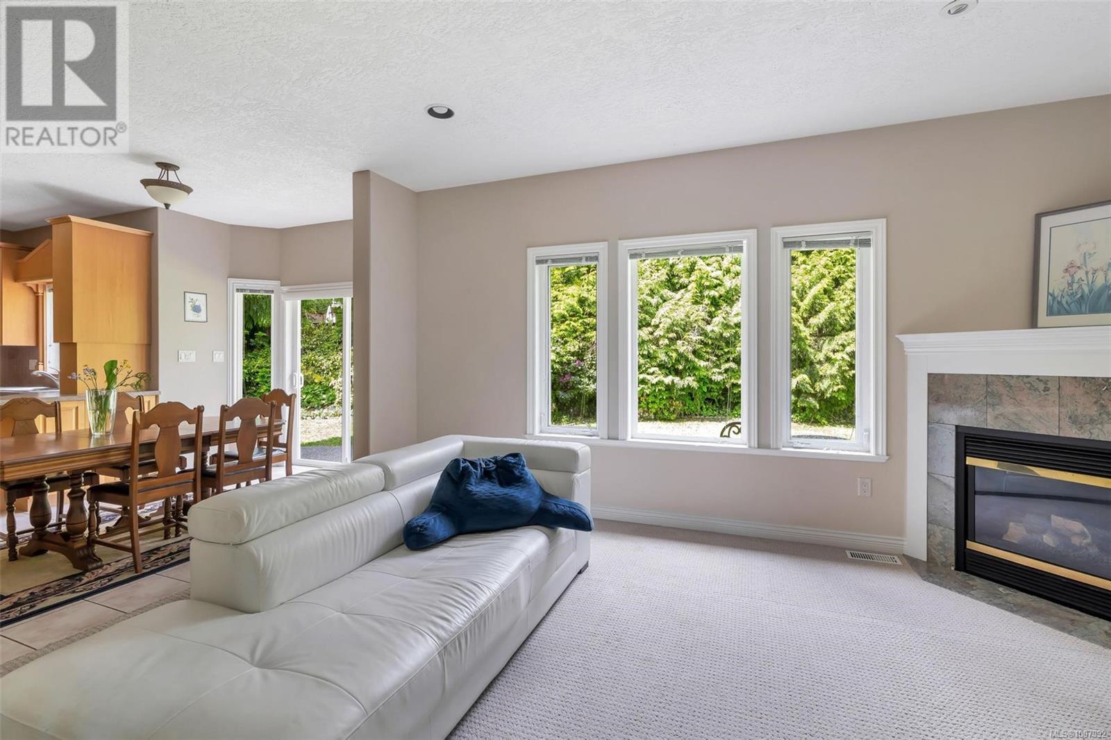 4248 Oakview Close
