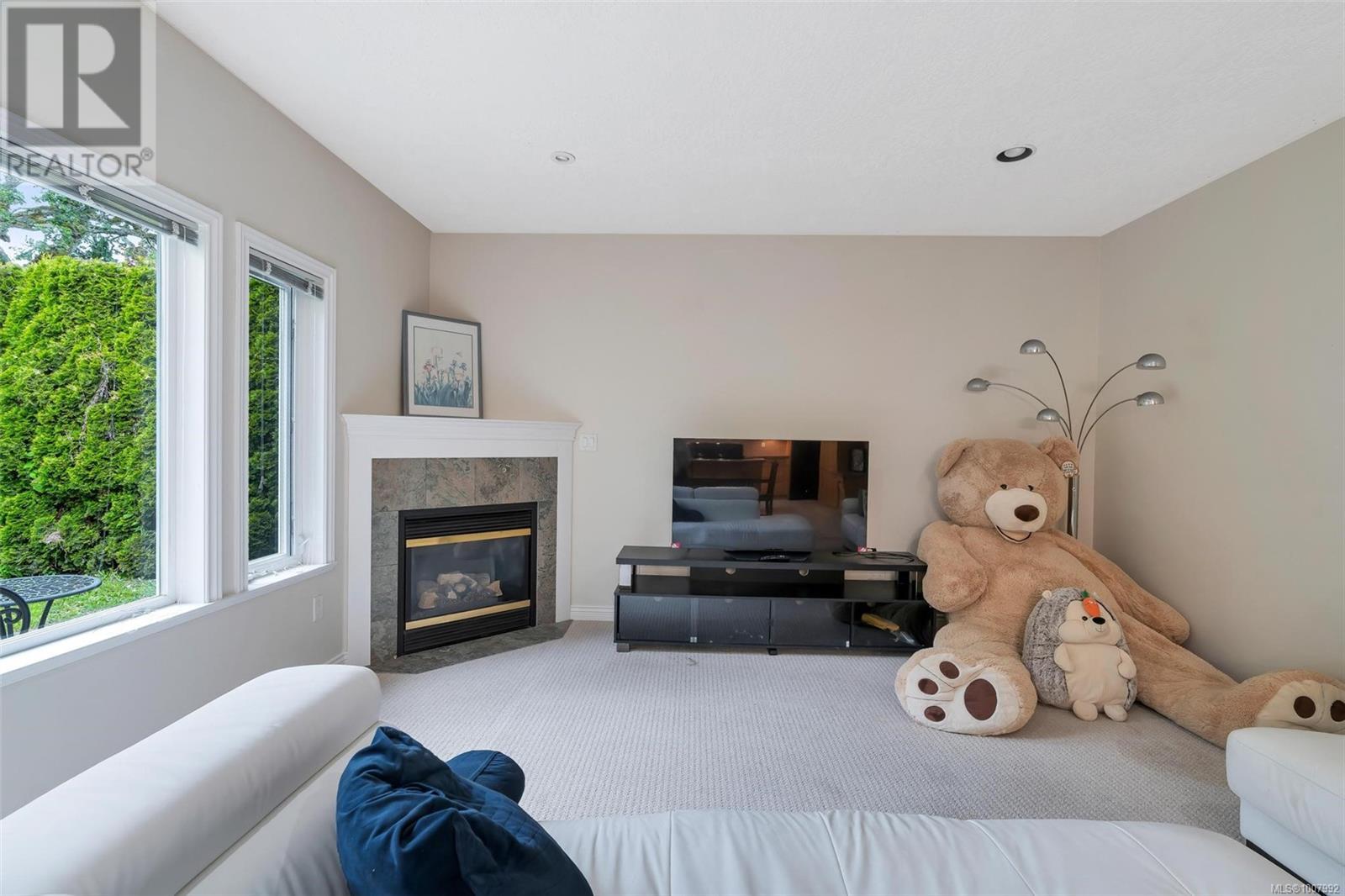 4248 Oakview Close