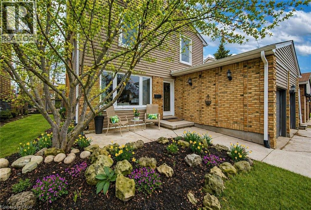 15 DEERWOOD Crescent