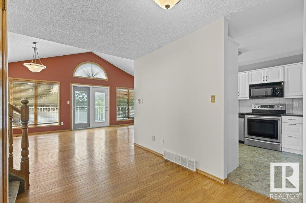 11135 157 AV NW NW
