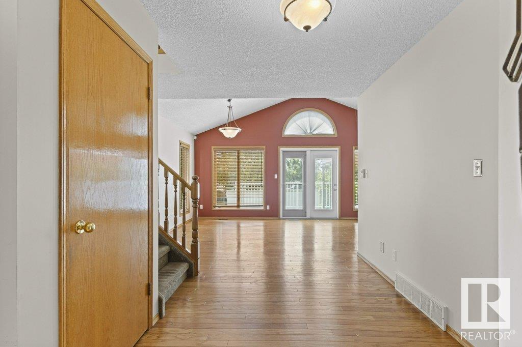 11135 157 AV NW NW