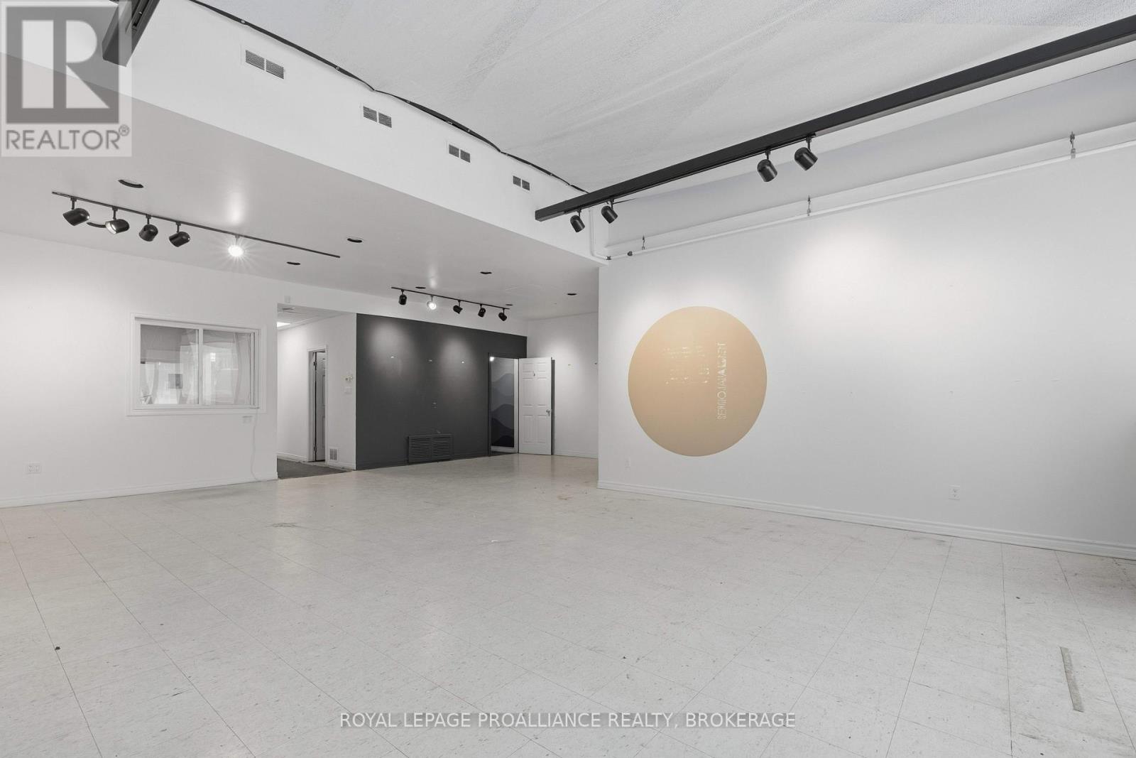 UNIT:VICTORIA ST ENTRANCE - 647 PRINCESS STREET