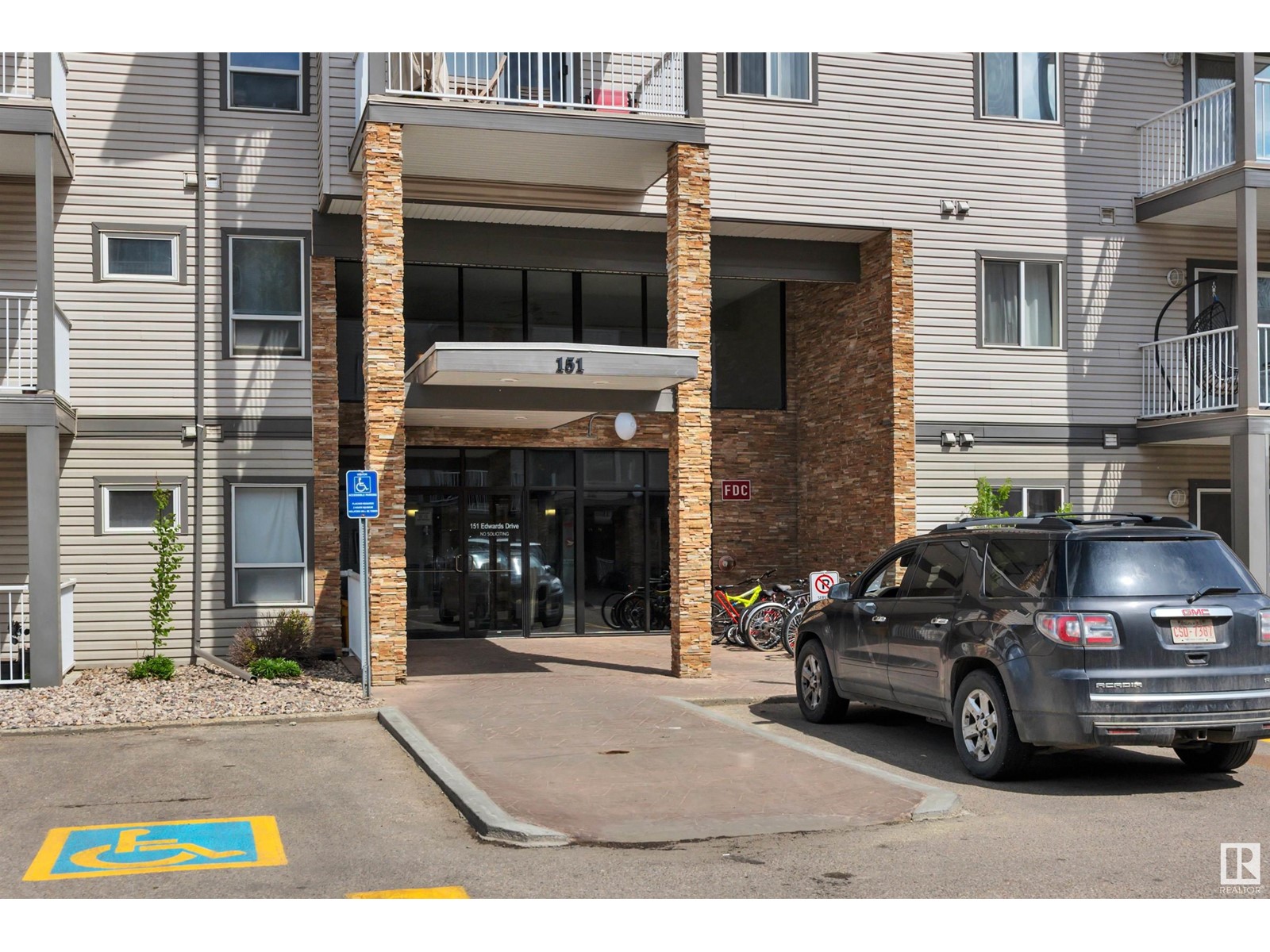 #220 151 EDWARDS DR SW