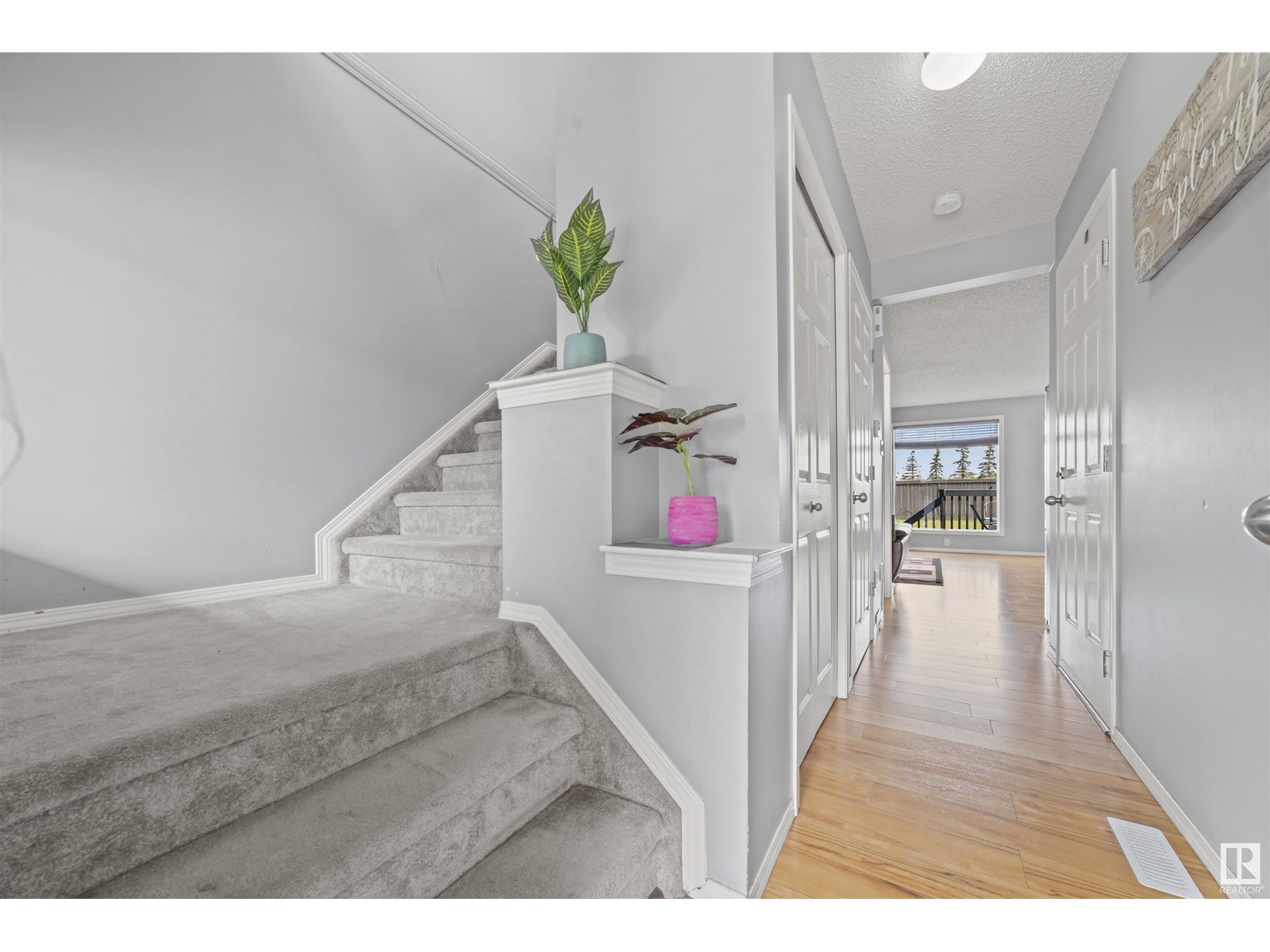 7924 2 Ave SW